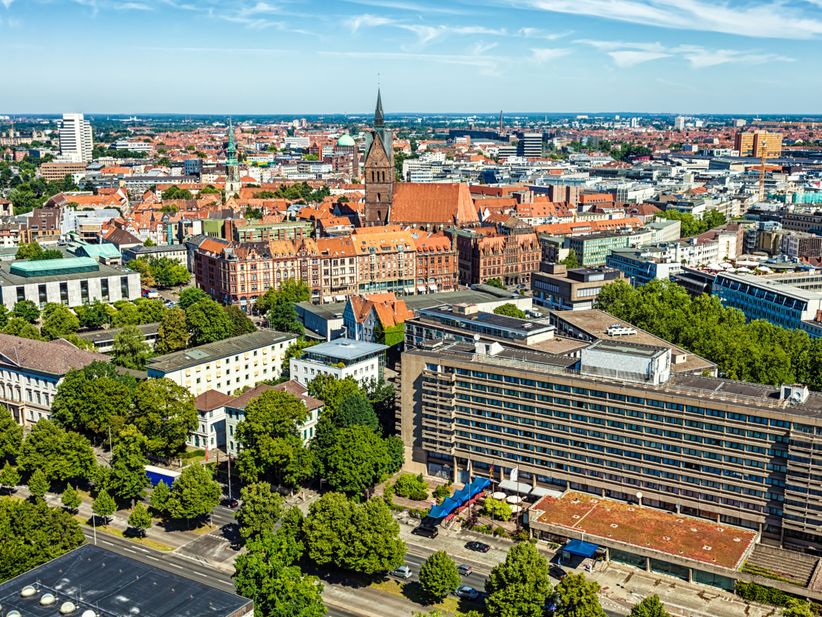 Sommerliche Luftaufnahme von Hannover