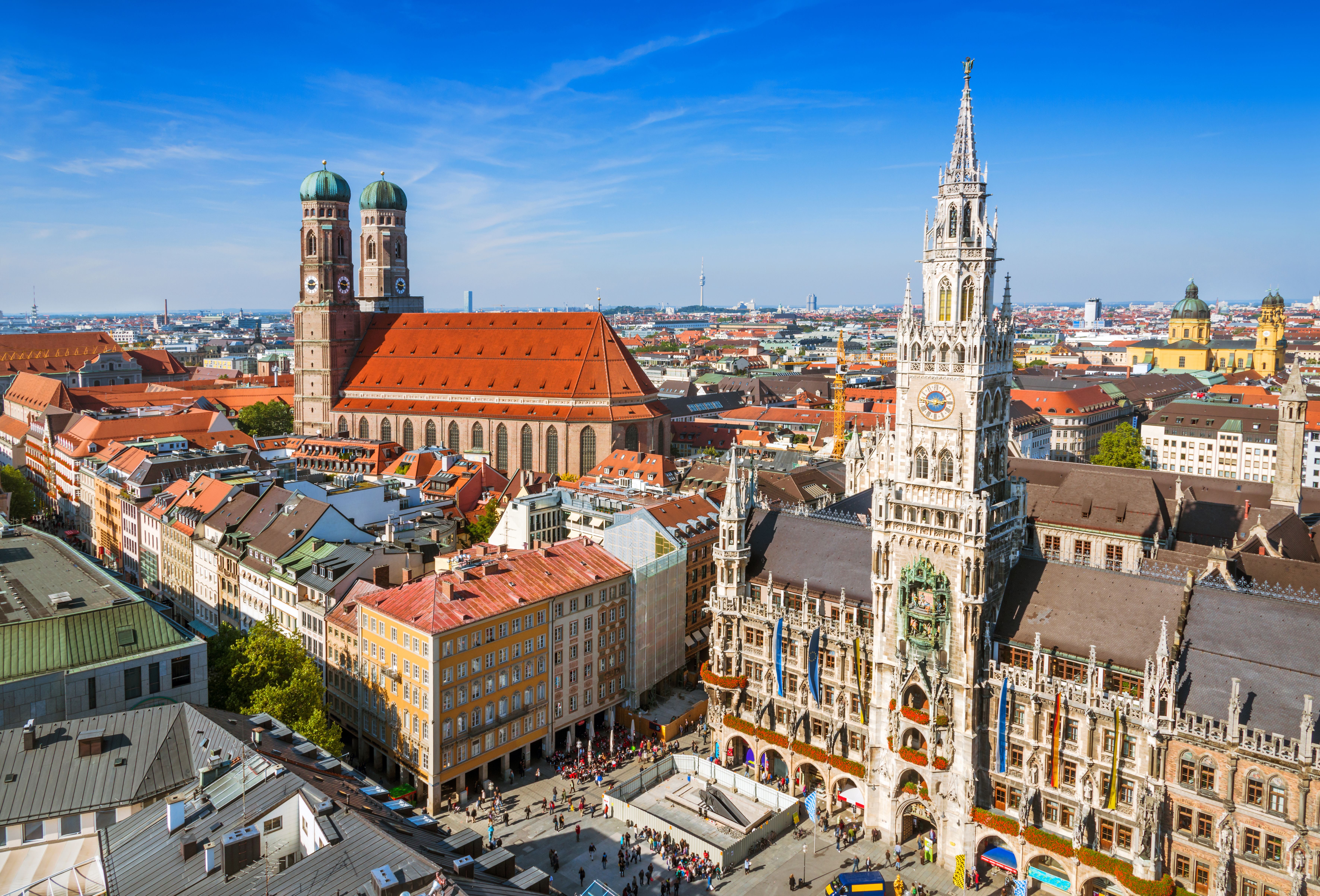 Luftaufnahme vom Marienplatz mit Frauenkirche