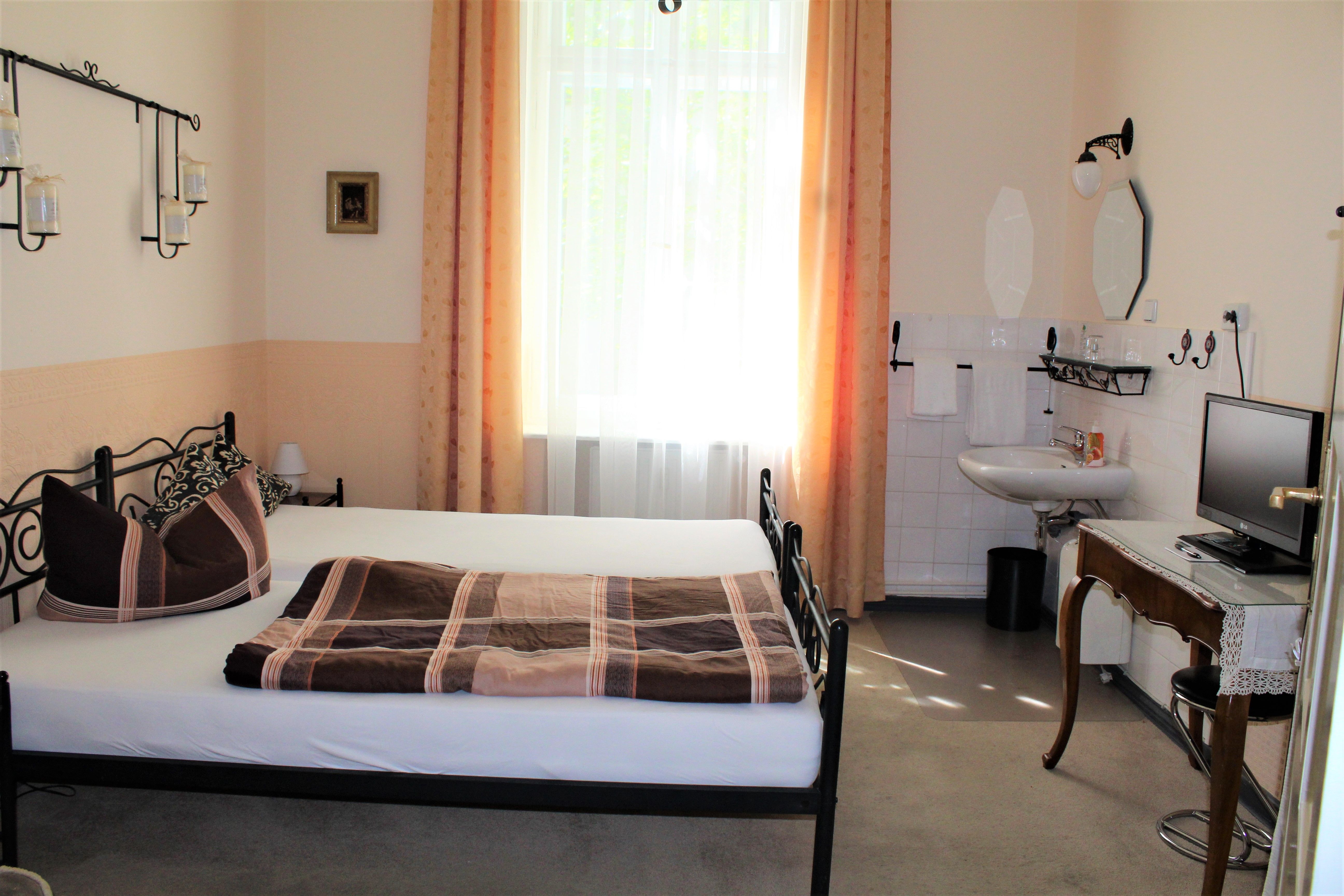 Doppelzimmer mit Waschecke