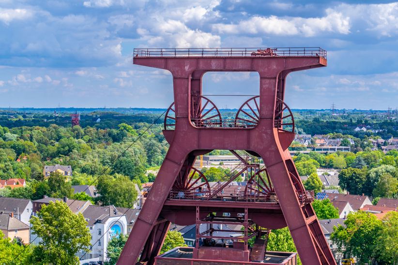 Förderturm Zeche Zollverein und Panorama auf Essen