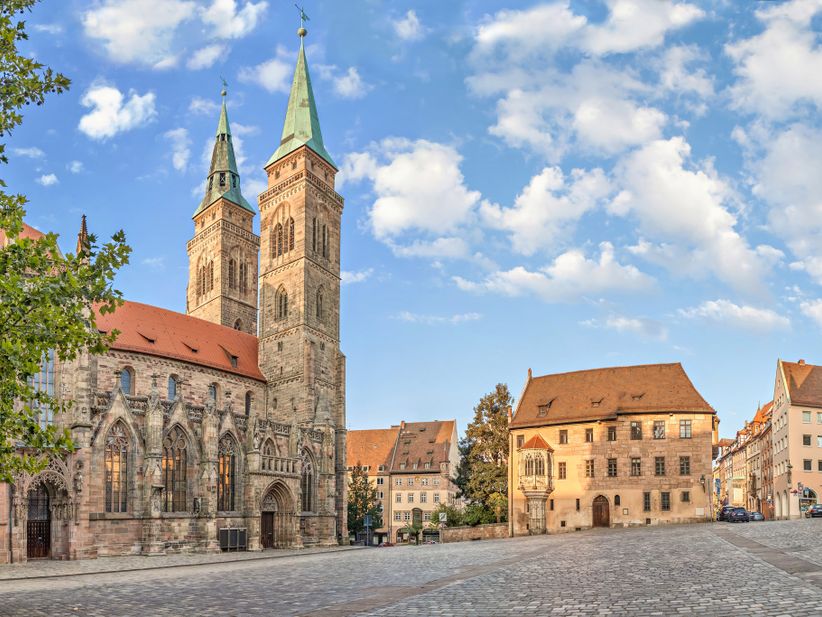 Sebalder Platz in Nürnberg mit Sebalduskirche