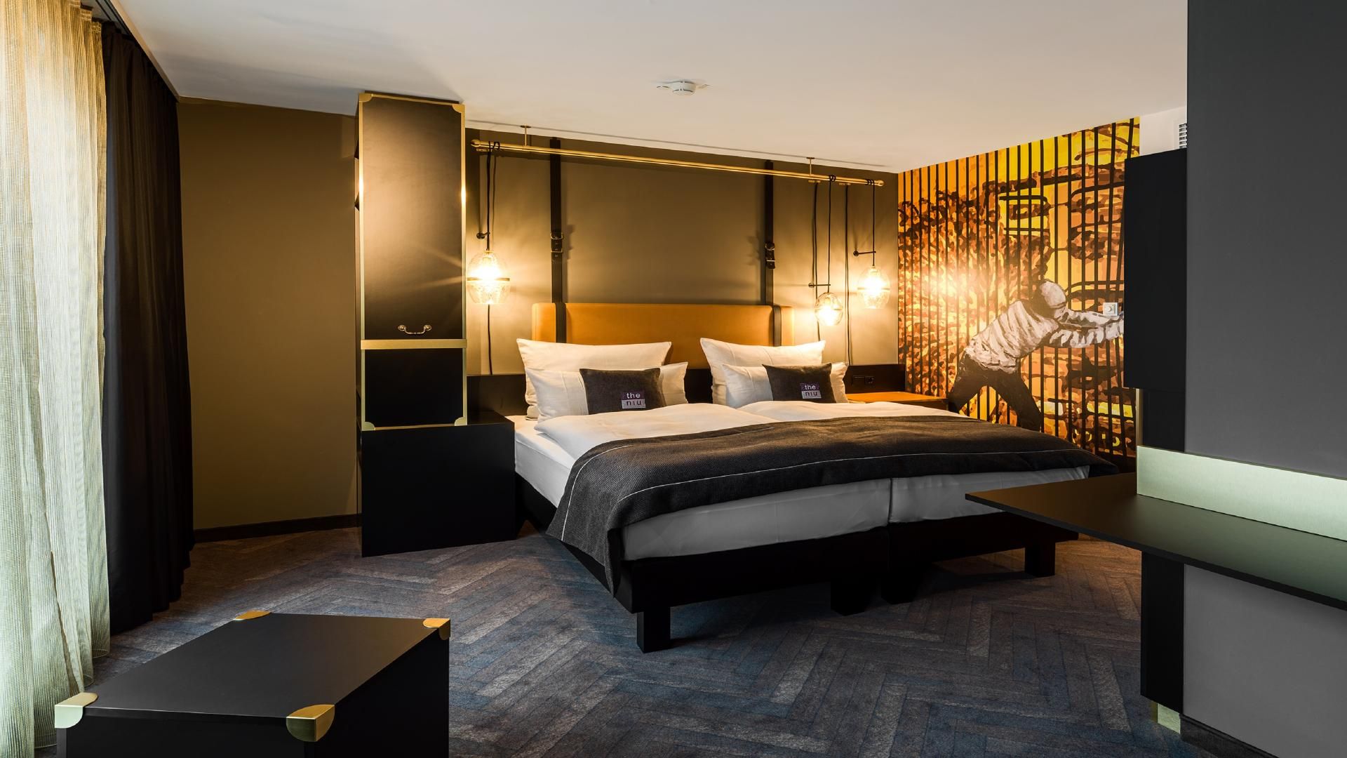 Queen Room