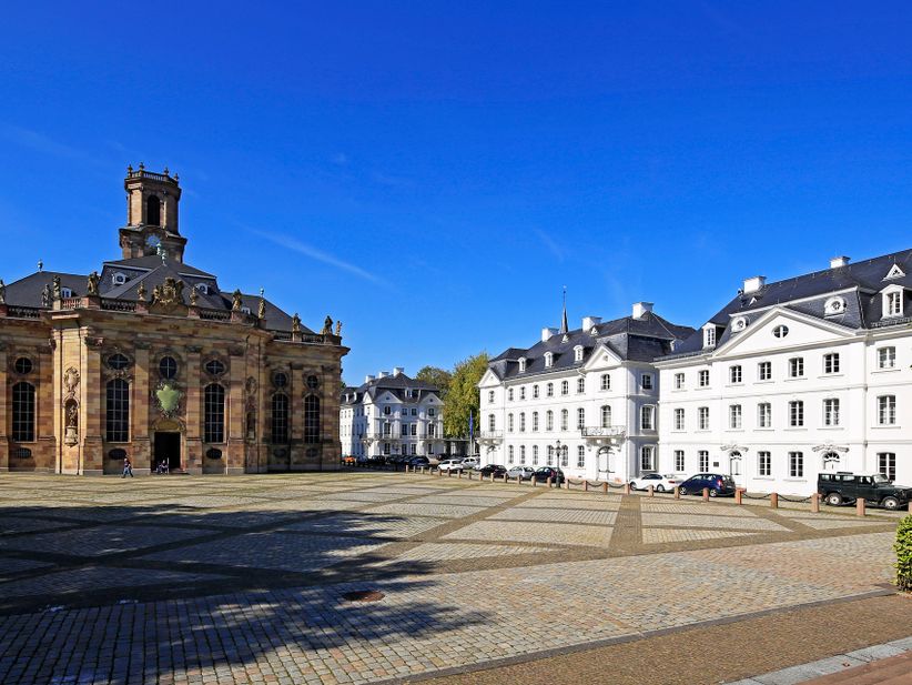 Platz vor der Ludwigskirche in Saarbrücken