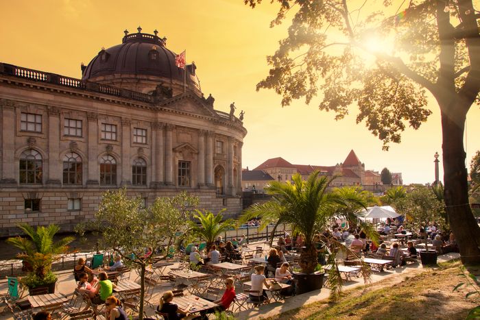 Bodemuseum in der Sonne