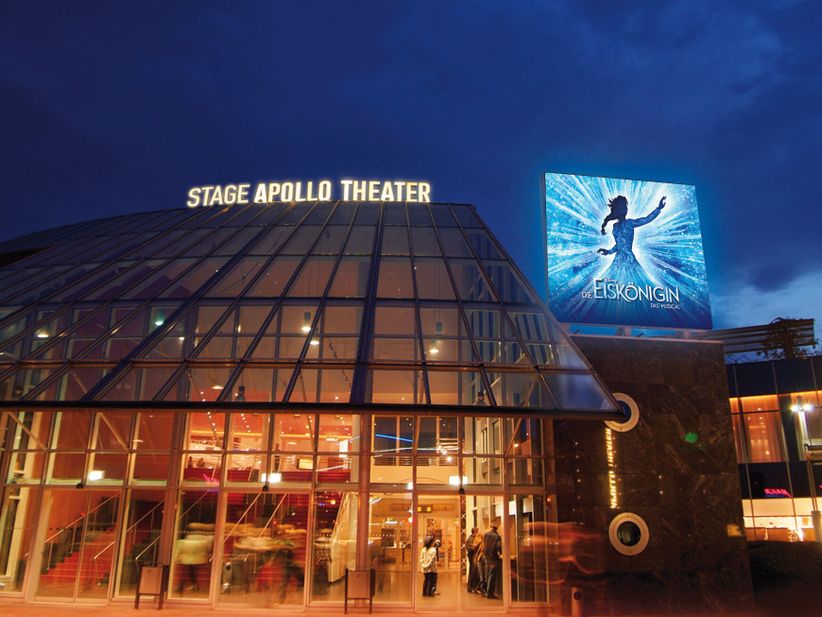 Apollo Theater in Stuttgart mit der Werbung für das Musical Die Eiskönigin
