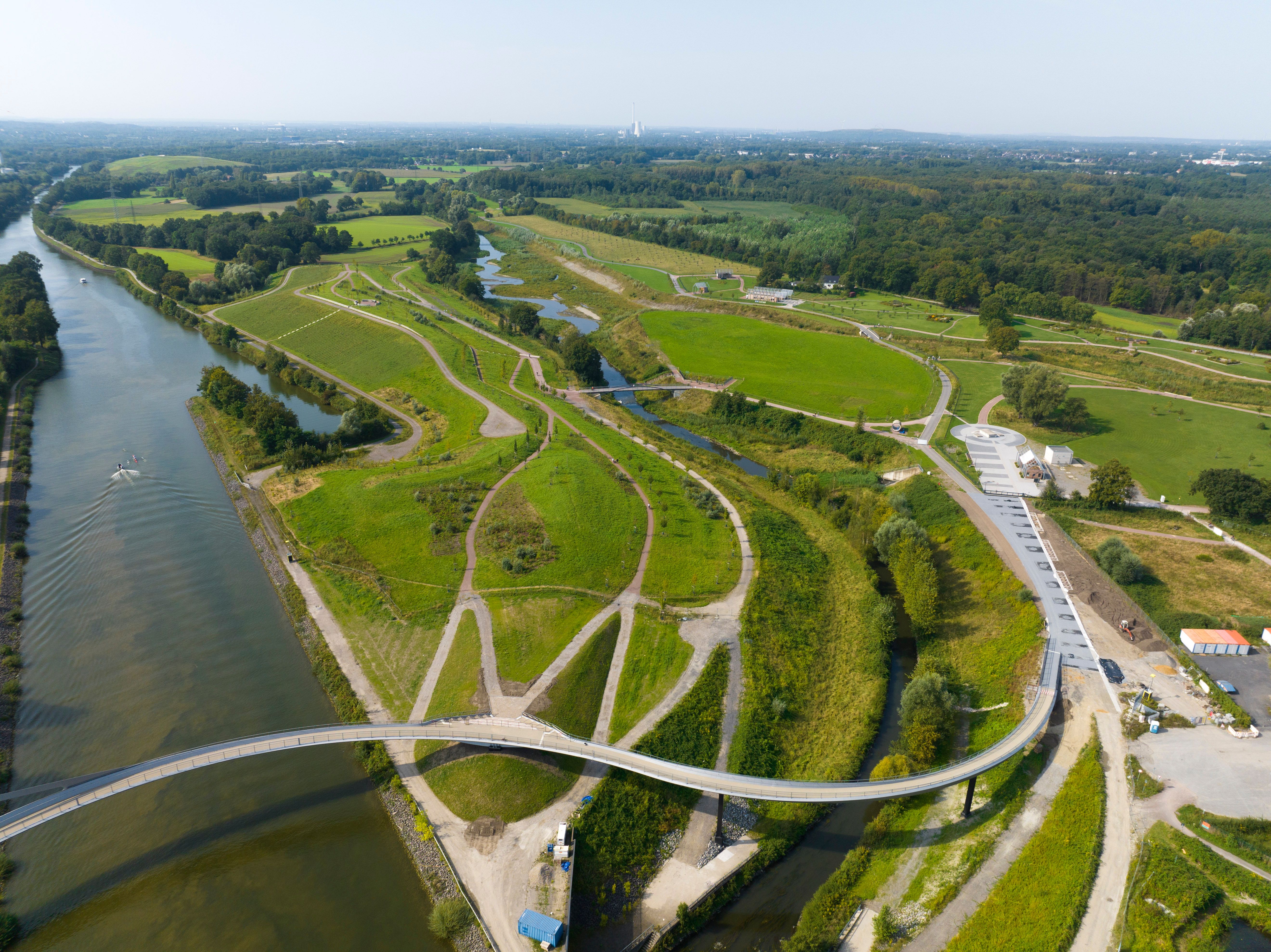 Drohnenbild auf Emscherland und Brücke