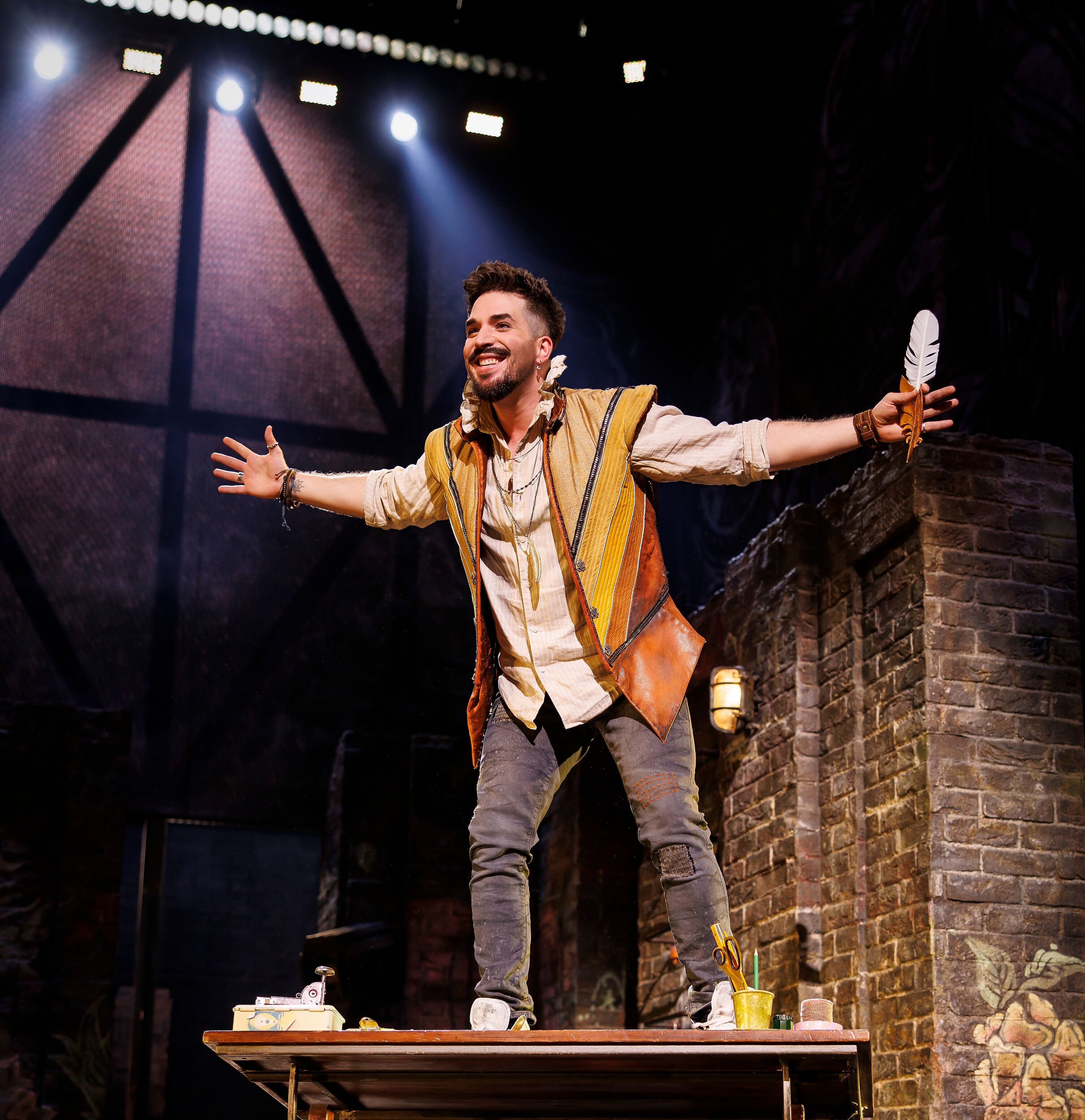 Riccardo Greco als William Shakespeare im Musical & Julia auf der Bühne