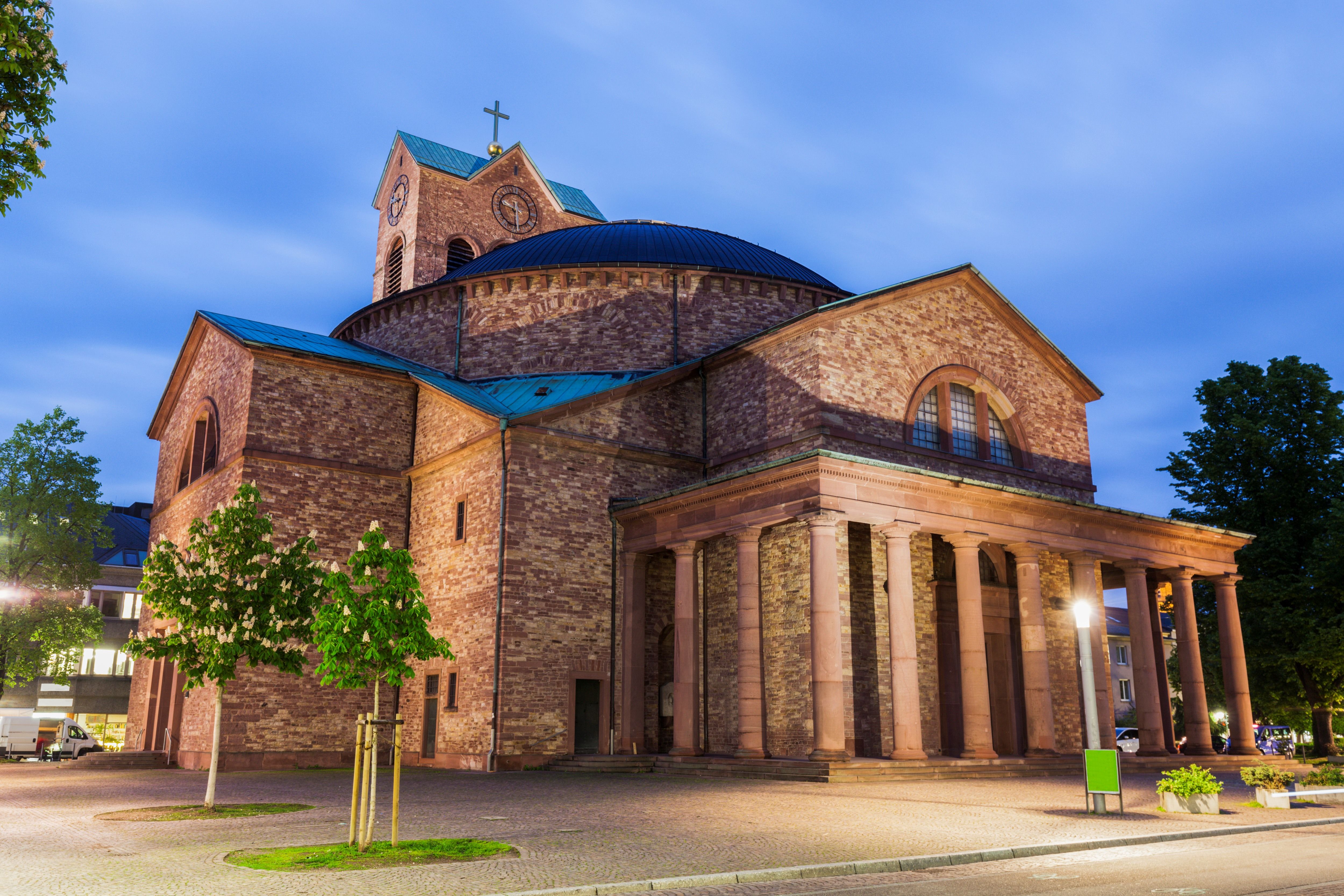 St. Stephan Kirche in Karlsruhe am Abend