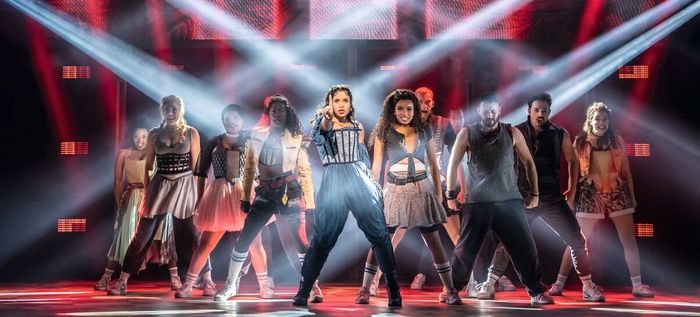 Cast von & Julia auf der Bühne