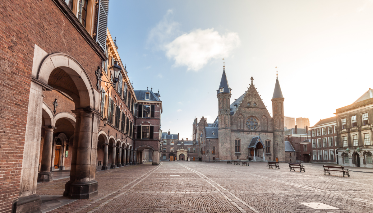 Blick auf den historischen Binnenhof im Zentrum von Den Haag