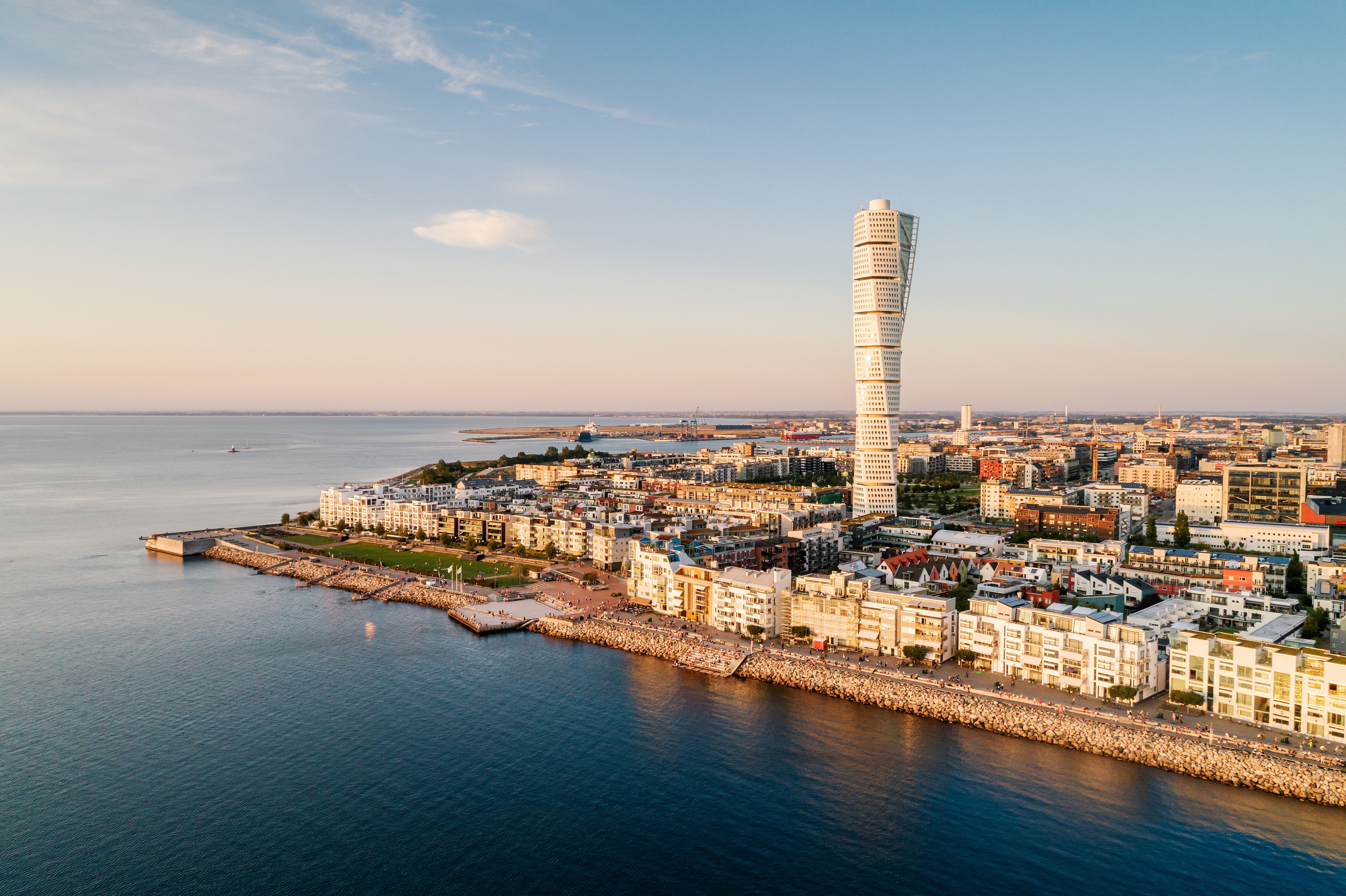 Panoramablick auf Malmö vom Meer aus.