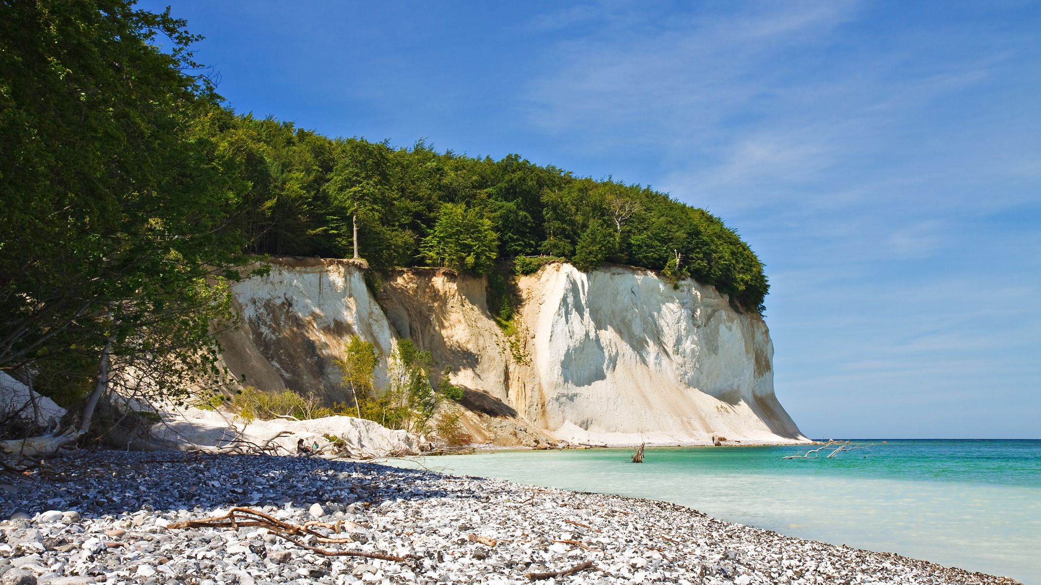 Steilküste auf Rügen mit Blick auf die Ostsee.