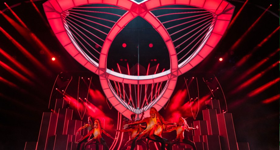FriPa_Falling-in-love_Kostuemdesign_red_Jean-Paul-Gaultier, © Friedrichstadtpalast Berlin
