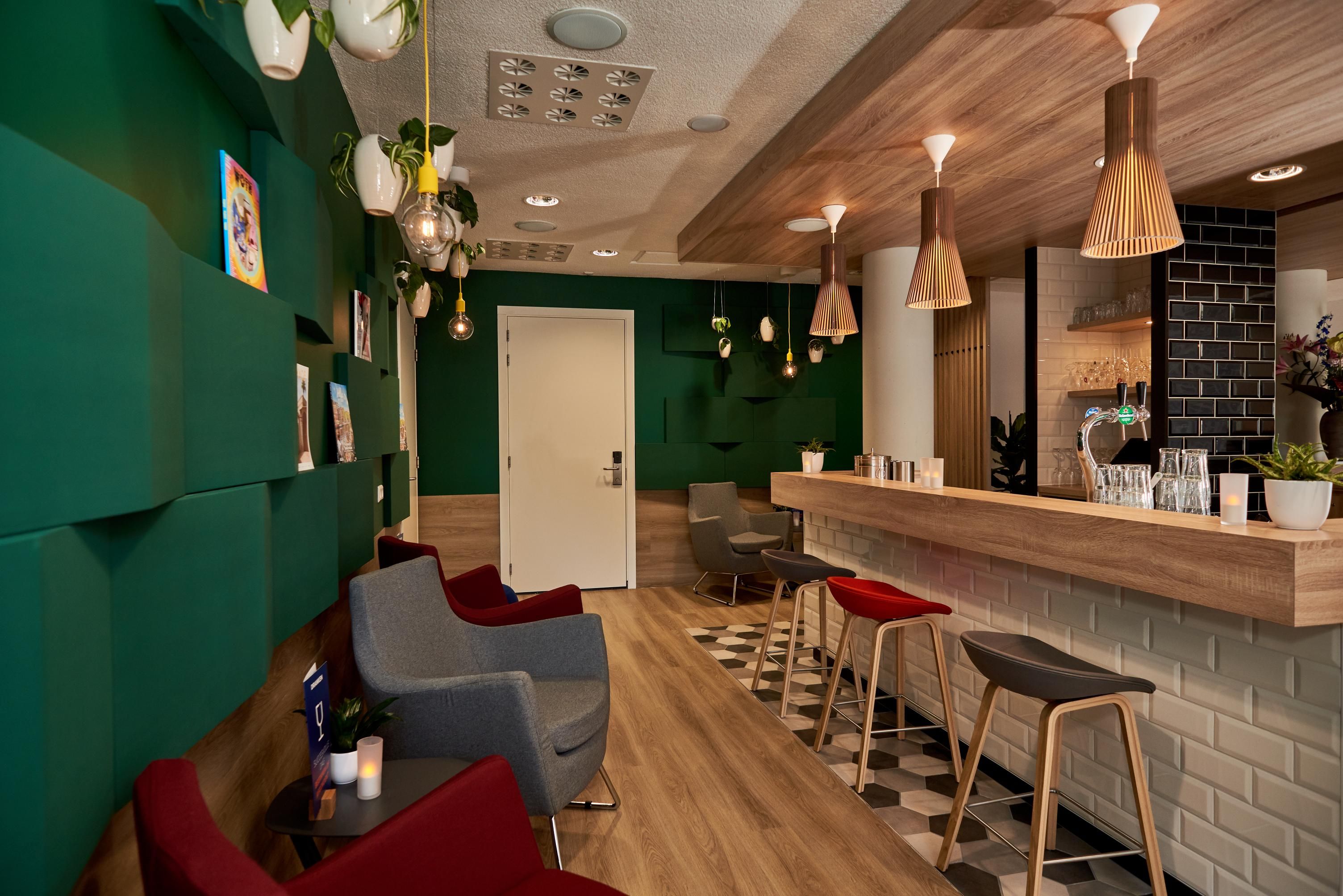 Hotel Bar- Lounge