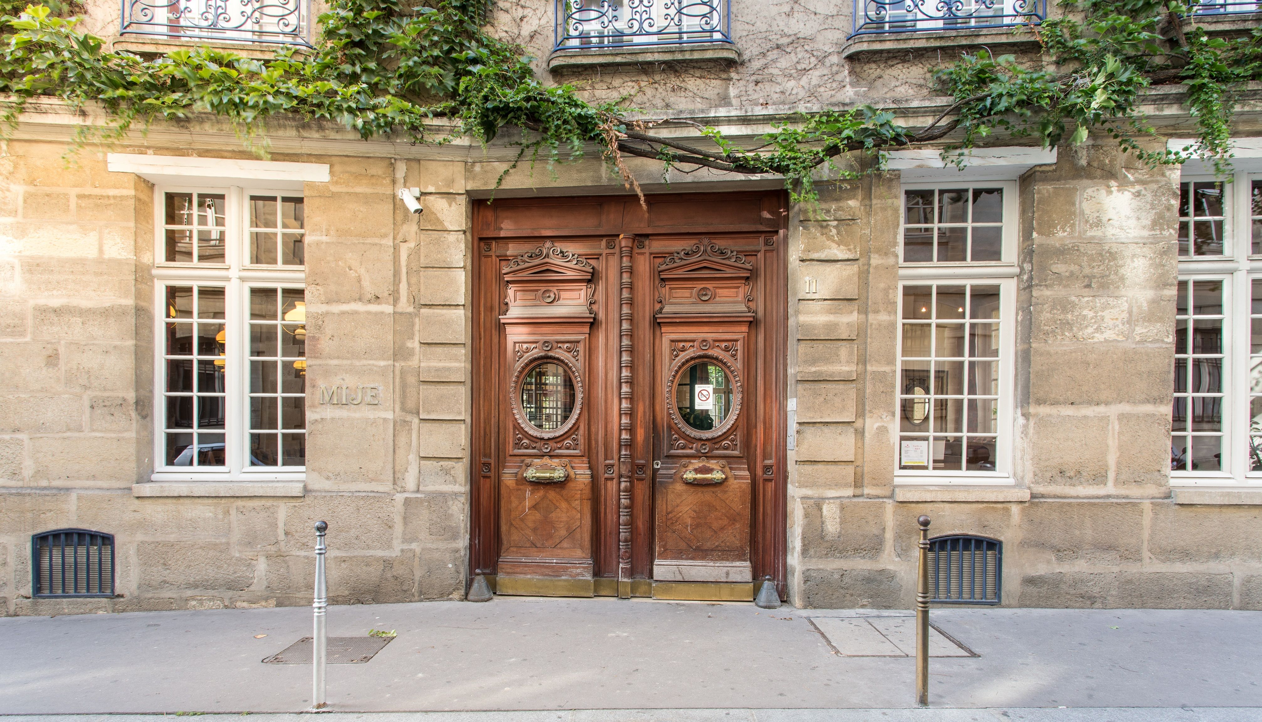 Hotel Eingang Mije Fauconnier