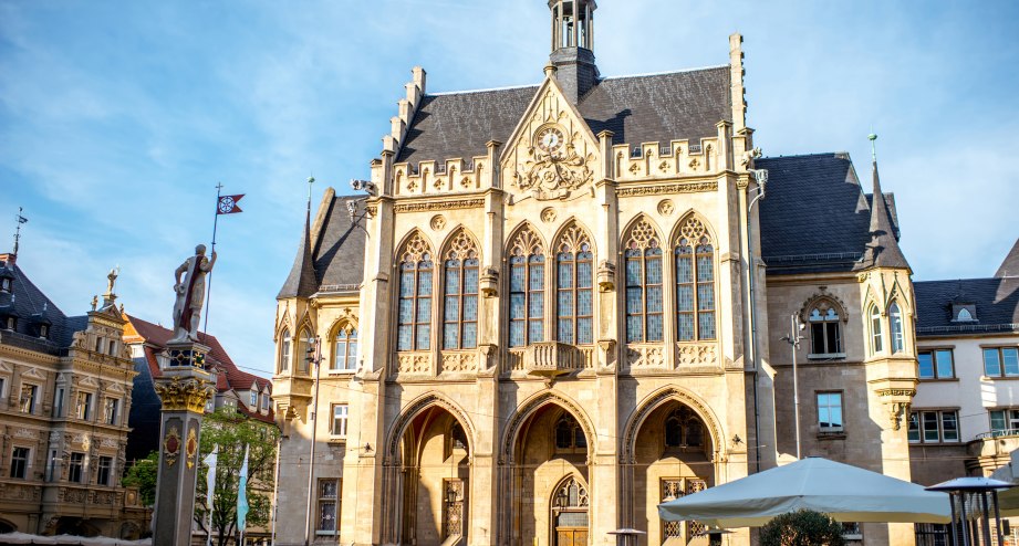 Das Rathaus in Erfurt - BAHNHIT.DE, © getty, Foto: RossHelen