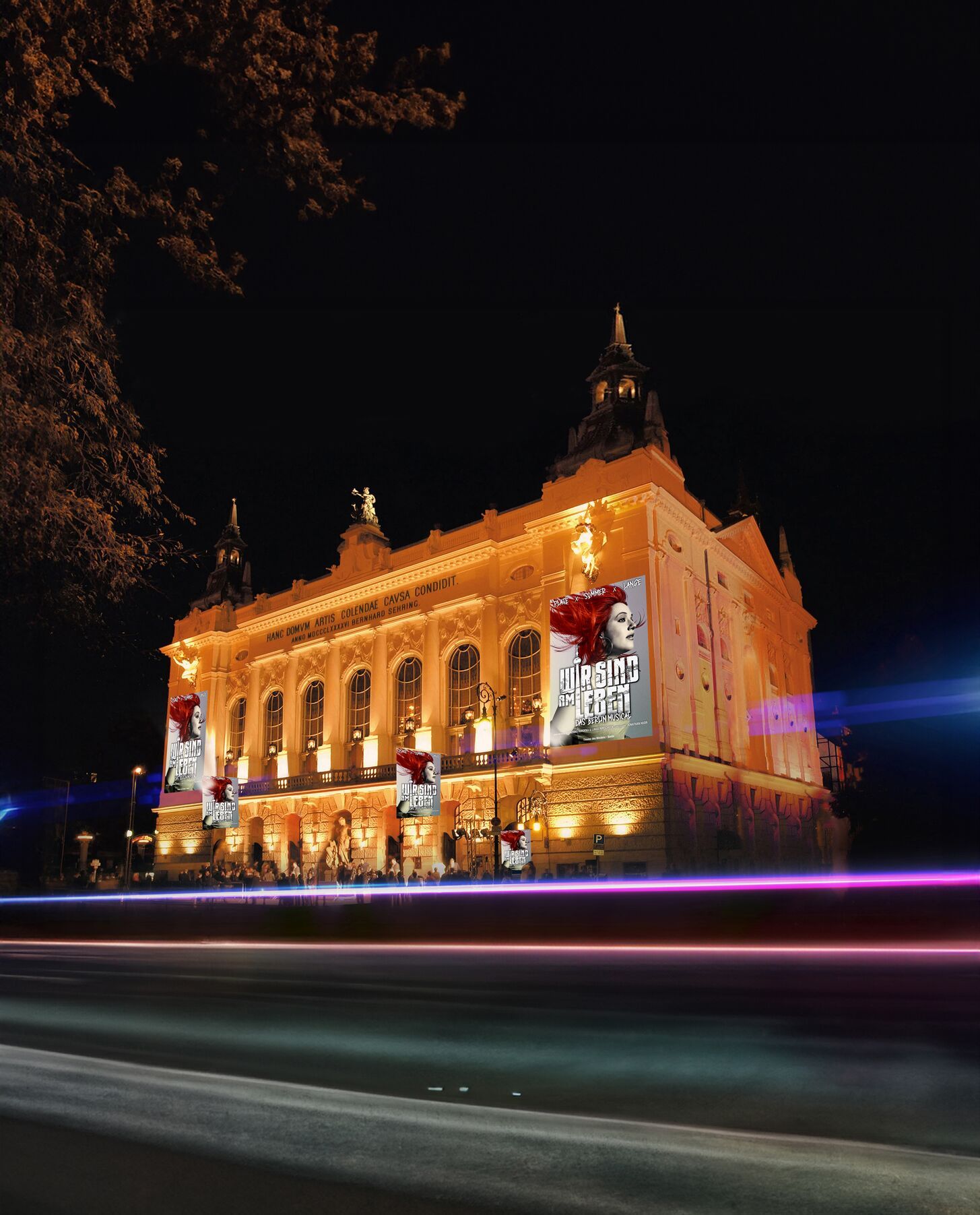Theater des Westens Berlin mit Musicalplakat Wir sind am Leben