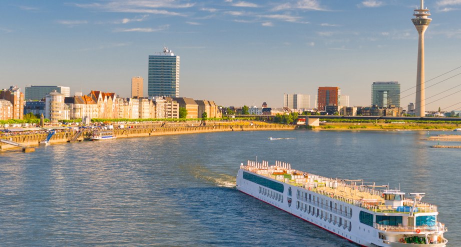 Panorama von Düsseldorf - BAHNHIT.DE, © getty, Foto: SergiyN