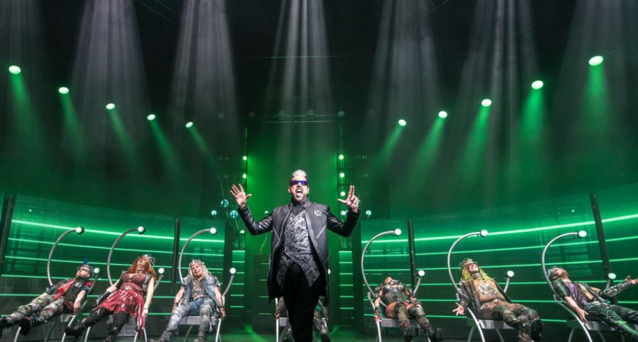 WE WILL ROCK YOU by Elton (green), © Stage Entertainment, WE WILL ROCK YOU