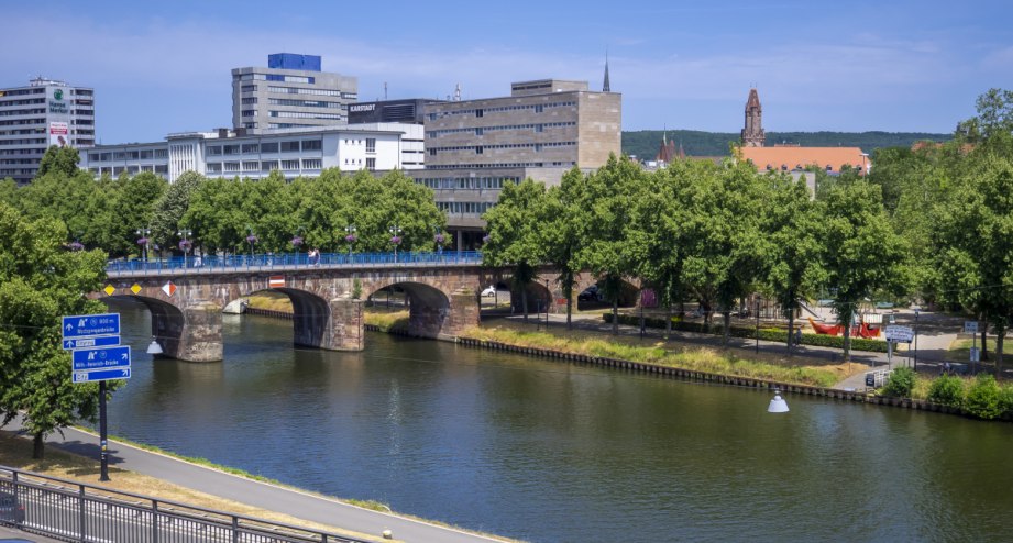 Die Alte Brücke über der Saar - BAHNHIT.DE, © Landeshauptstadt Saarbrücken