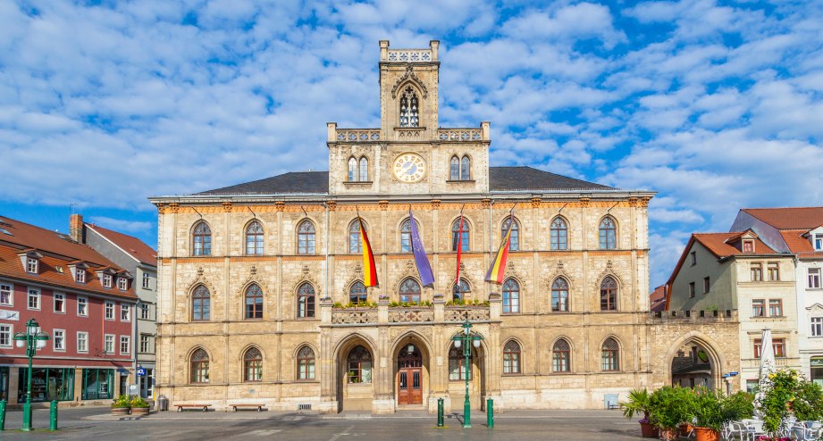Das Rathaus von Weimar - BAHNHIT.DE, © getty, Foto: Meinzahn