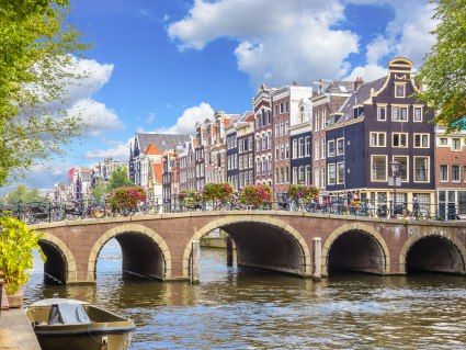 Teaser Slider Amsterdam Bruecke, © GettyImages Pavlovs