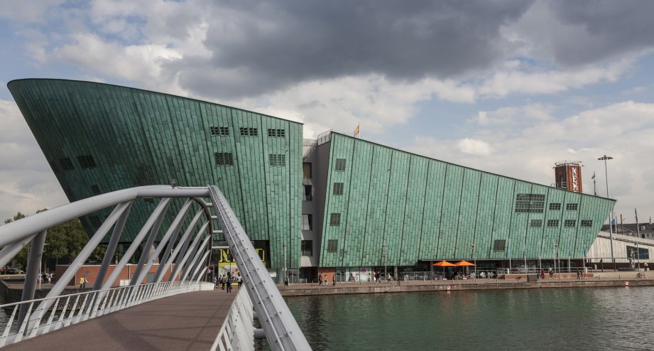 Bahnhit Amsterdam Nemo Science Center, © gettyimages Walter Zerla/Blend Images