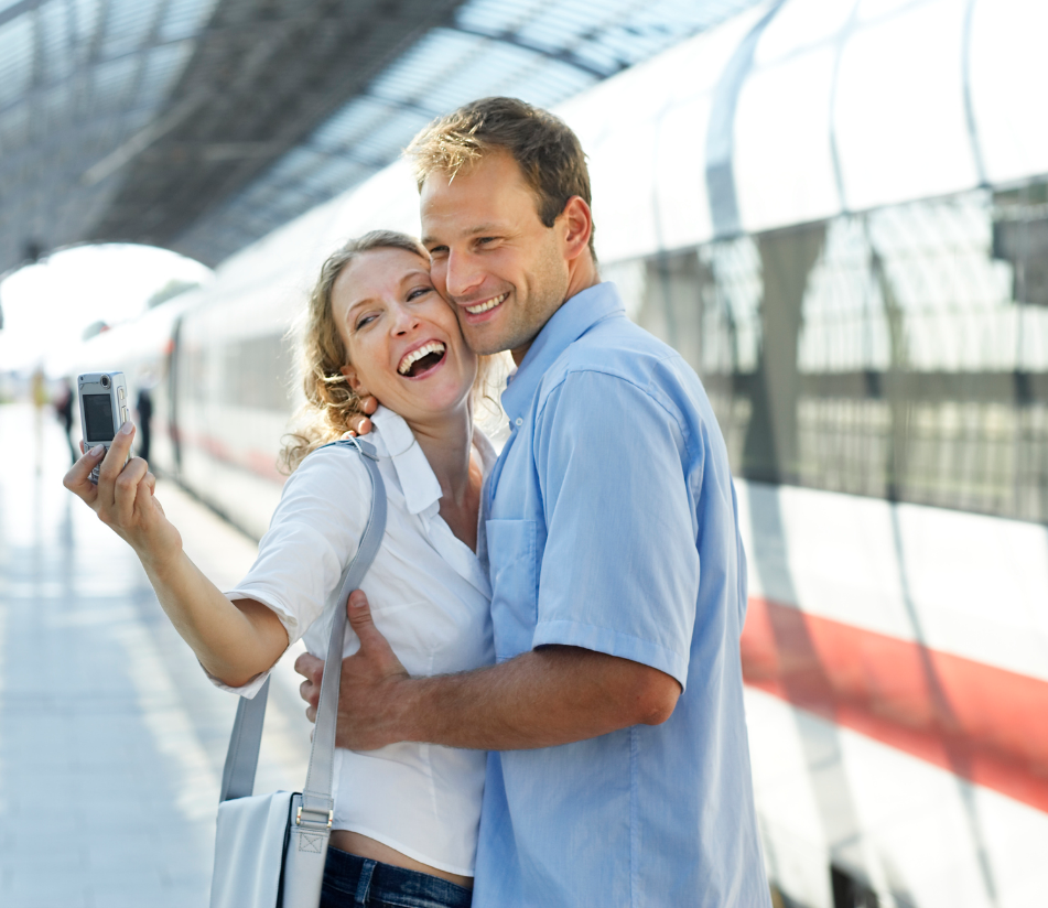 Päarchen am Bahnhot QS, © GettyImages Christoph Wilhelm