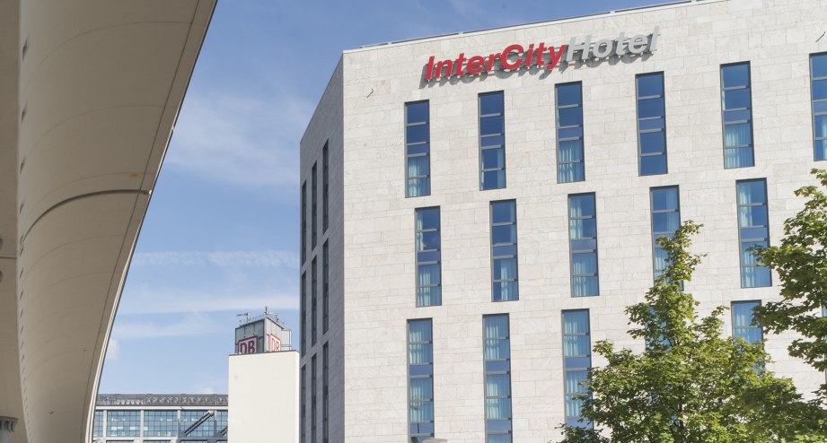 Außenansicht vom InterCityHotel am Berliner Hauptbahnhof. - BAHNHIT.DE, © IntercityHotel