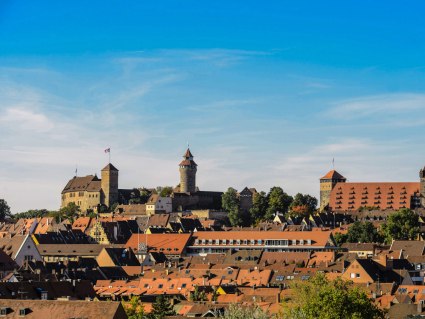 Altstadt Panorama mit Kaiserburg in Nürnberg. - BAHNHIT.DE, © Uwe Niklas