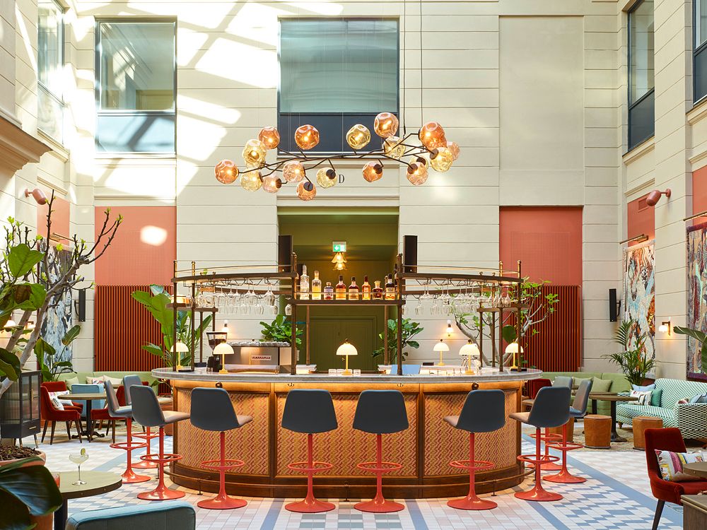 Hotel Bar