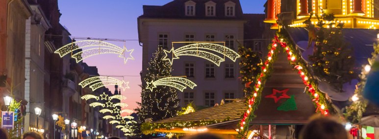 Weihnachtsmarkt auf dem Marktplatz in Heidelberg. - BAHNHIT.DE, © getty; Foto: Tristan Brynildsen