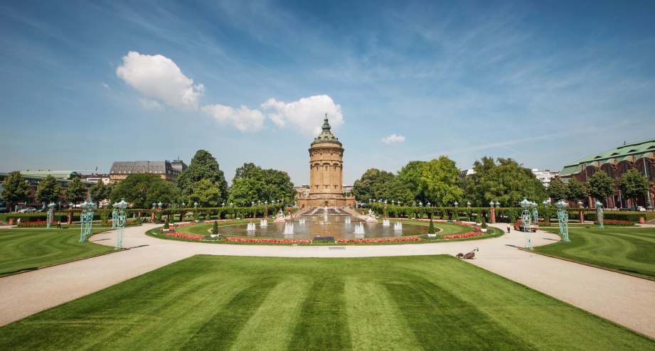Mannheimer Wasserturm am Friedrichsplatz - BAHNHIT.DE, © getty, Foto: © Andy Brandl (2013)
