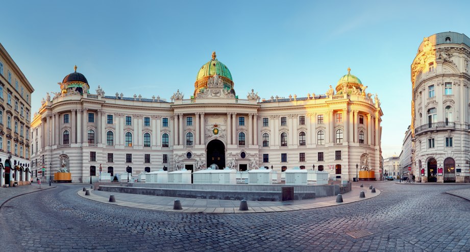 Die ehemalige Kaiserresidenz Hofburg in Wien. - BAHNHIT.DE, © getty, Foto:  TomasSereda