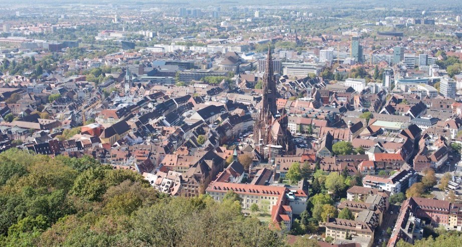 Aussicht vom Schlossberg in Freiburg. - BAHNHIT.DE, © Kristina