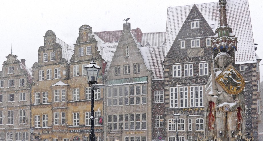 Der Bremer Marktplatz im Winter - BAHNHIT.DE, © Ingrid Krause / BTZ Bremer Touristik-Zentrale