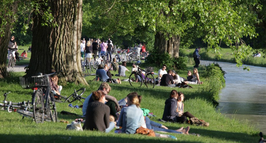 Erholung im Englischen Garten in München - BAHNHIT.DE, © München Tourismus, Foto: S. Müller