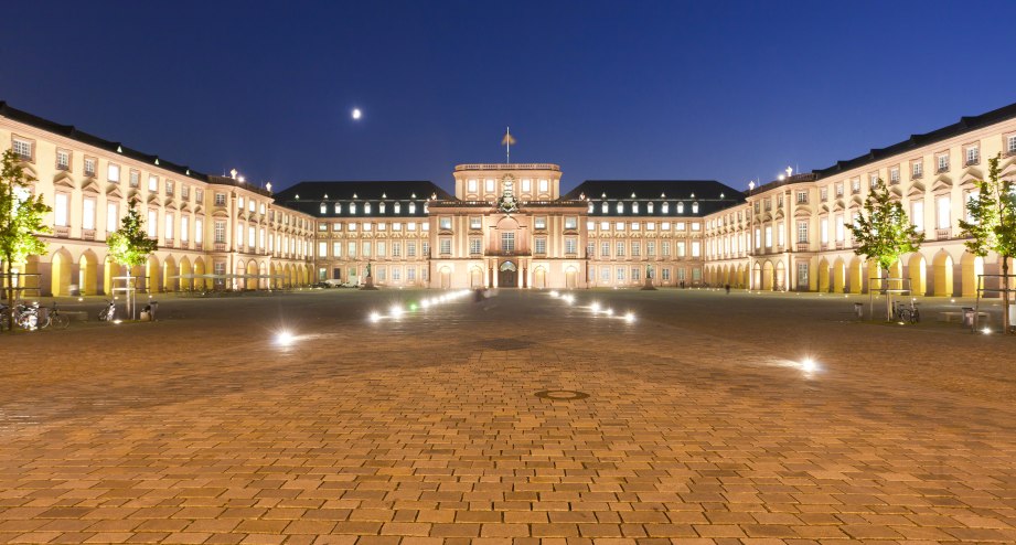 Mannheim Schloss nachts, © Getty Images Werner Dieterich 
