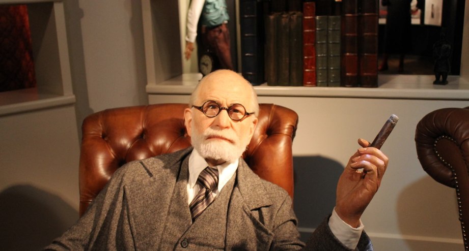 Sigmund Freud im Wachsfigurenkabinett Madame Tussauds in Berlin. - BAHNHIT.DE, © visitBerlin: Nina Richter