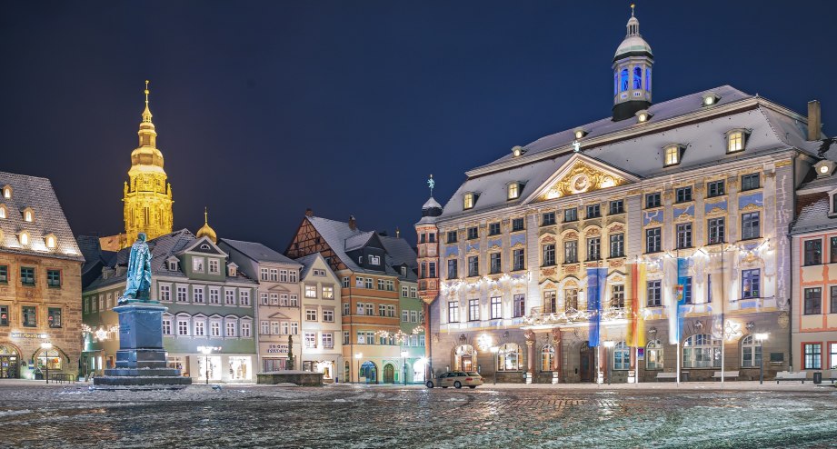Der Marktplatz in Coburg bei Nacht - BAHNHIT.DE, © GettyImages, Foto: Val Thoermer