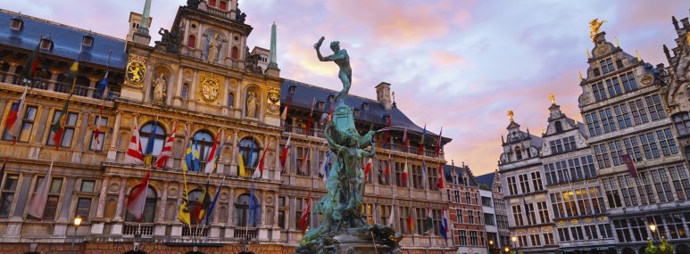 Antwerpen Markt Statue, © Getty Images Shaun Egan
