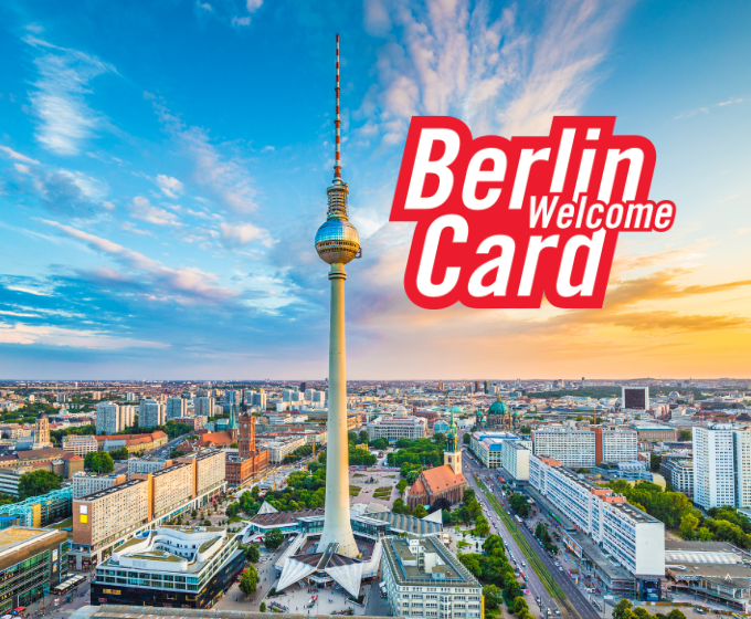 Logo der Berlin WelcomeCard auf einem Bild des Berliner Fernsehturmes