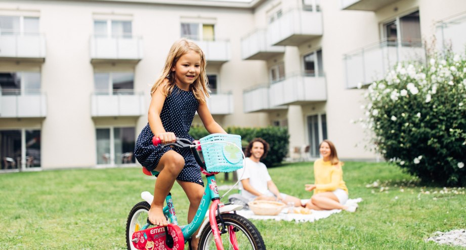 Radfahrende Kinder, © harry´s home Hotels / Daniel Zangerl