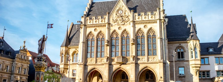 Das Rathaus in Erfurt - BAHNHIT.DE, © getty, Foto: RossHelen