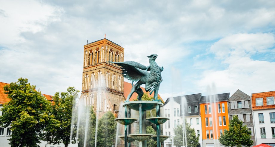 Der Marktplatz vor der Nikolaikirche - BAHNHIT.DE, © Hansestadt Anklam