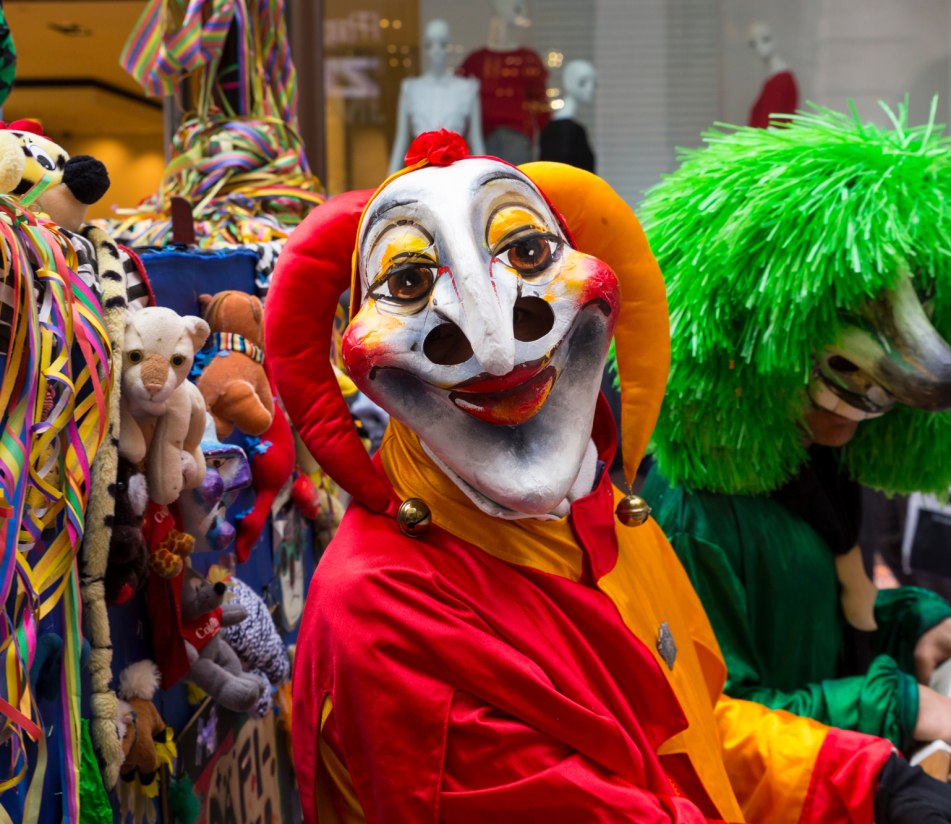 Clowns bei der Basler Fasnacht. - BAHNHIT.DE, © getty; Foto: Andreas Mann