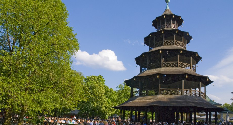 Der Chinesische Turm im Englischen Garten - BAHNHIT.DE, © München Tourismus, Foto: L. Gervasi