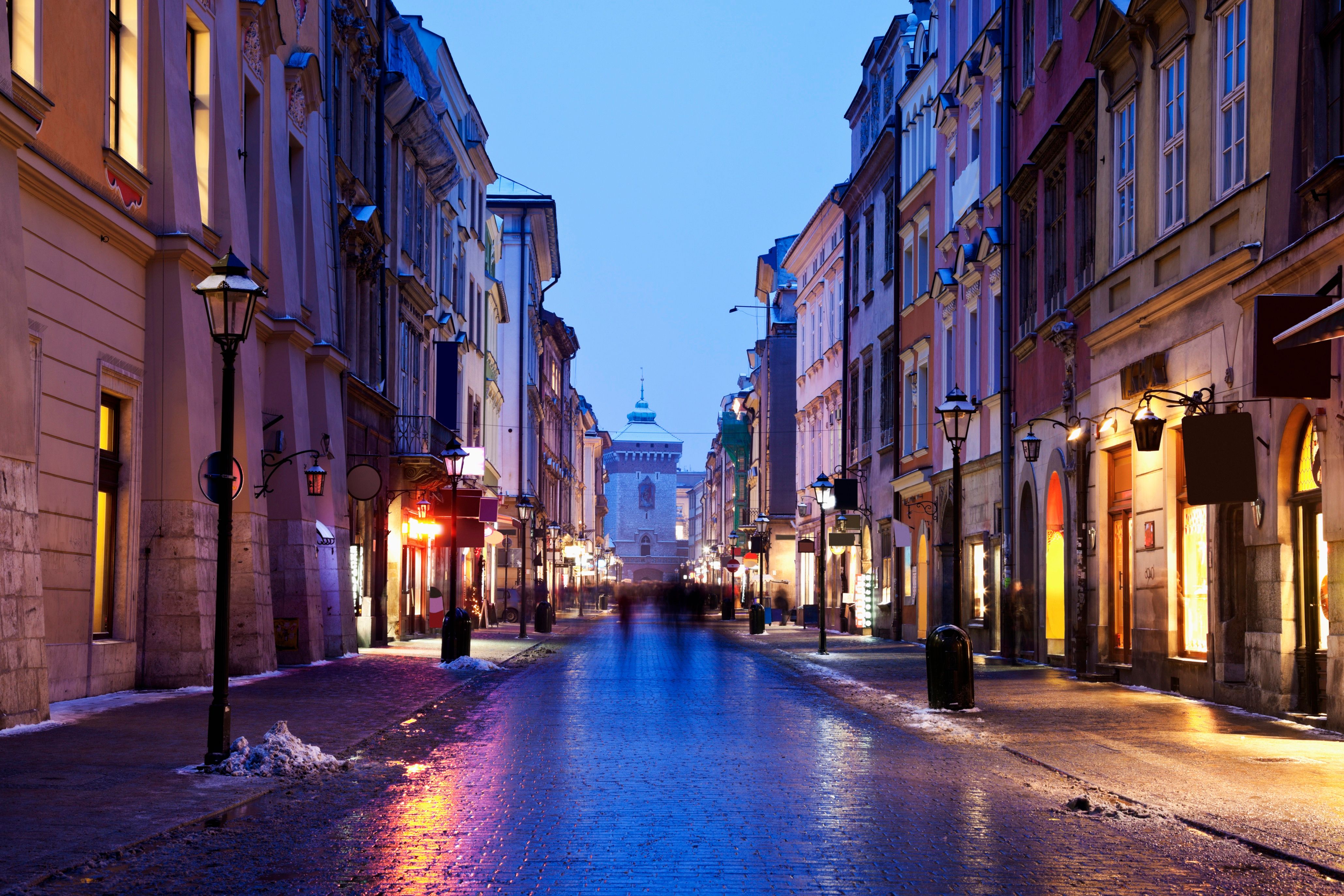 Altstadtstraße in Krakau bei Nacht