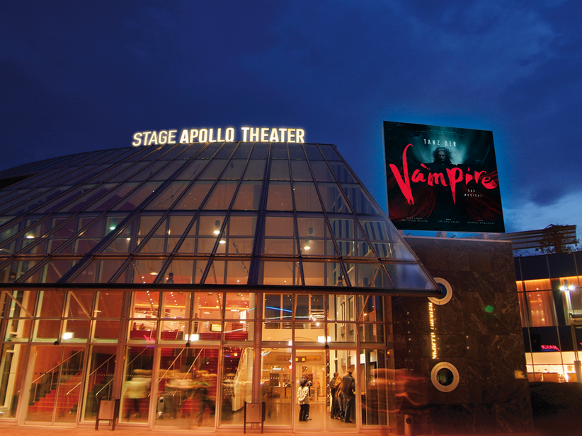 Stage Apollo Theater mit Tanz der Vampire Plakat.