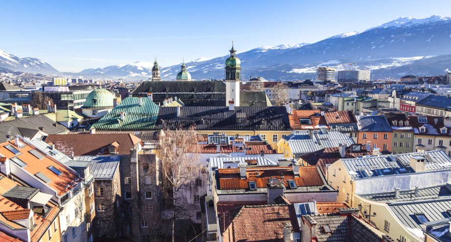 Innsbruck Dächer und Berge, © Getty Images Westend61 / Flavia Morlachetti
